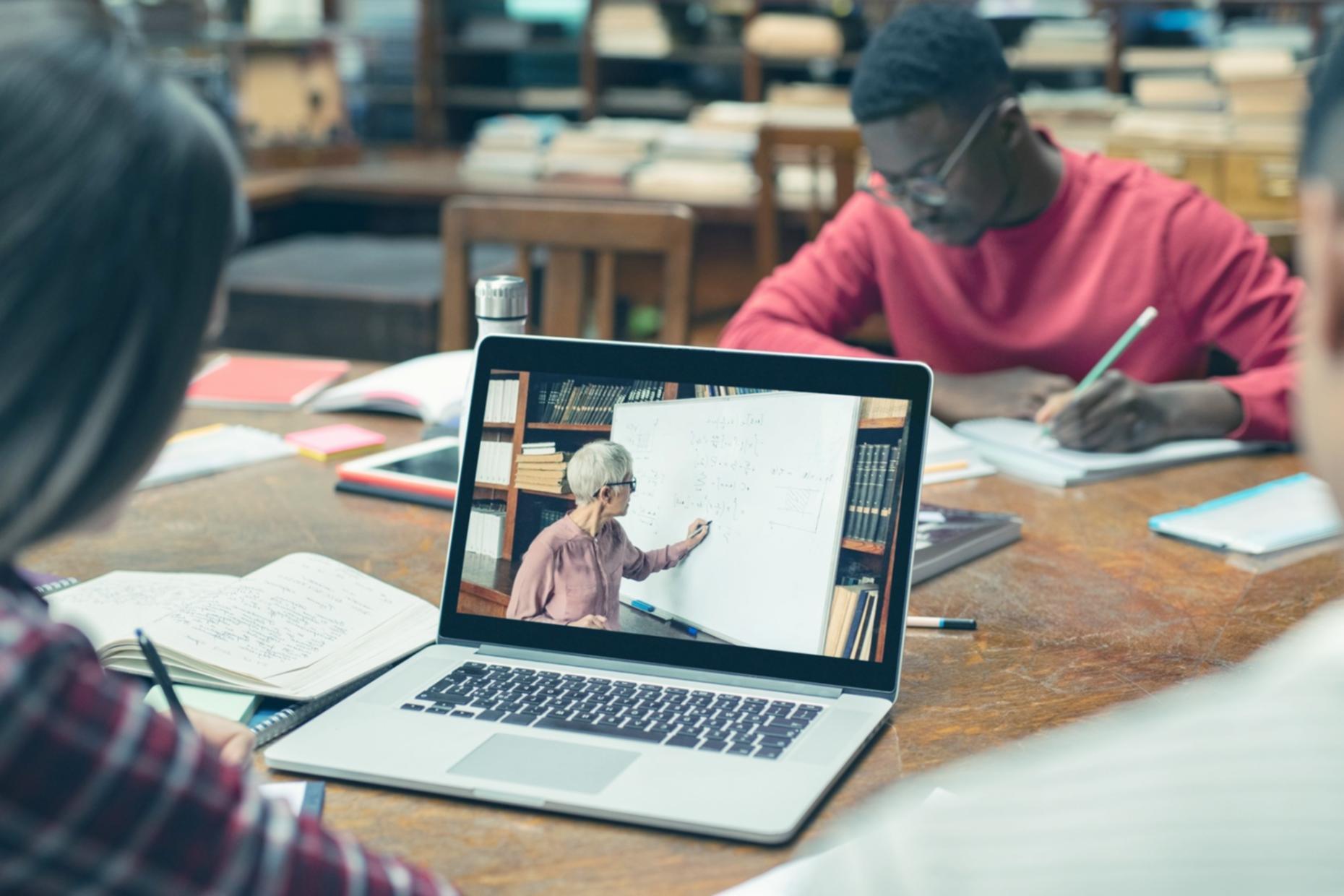 İlerleme takip paneli ve öğrenci dashboard ekranı