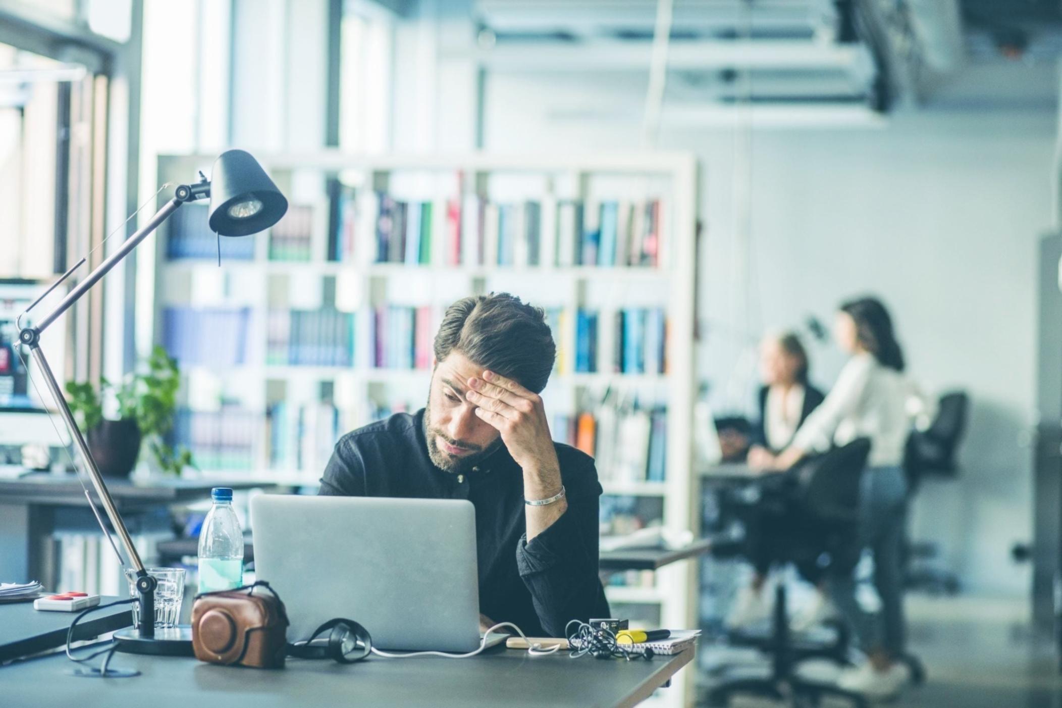 Modern eğitim platformu arayüzü ve kullanıcı deneyimi